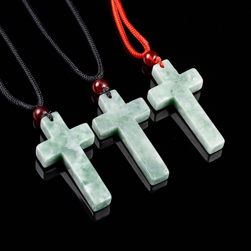 Necklaces - Collana con ciondolo croce di giadeite