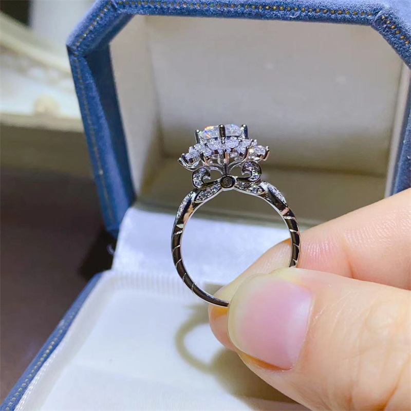 Moissanite Engagement Ring 1 Carat - Anello di Lusso in Platino PT950