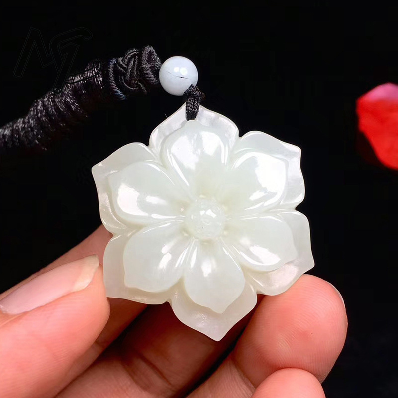Necklaces - Ciondolo fiore pentagonale in giada bianca