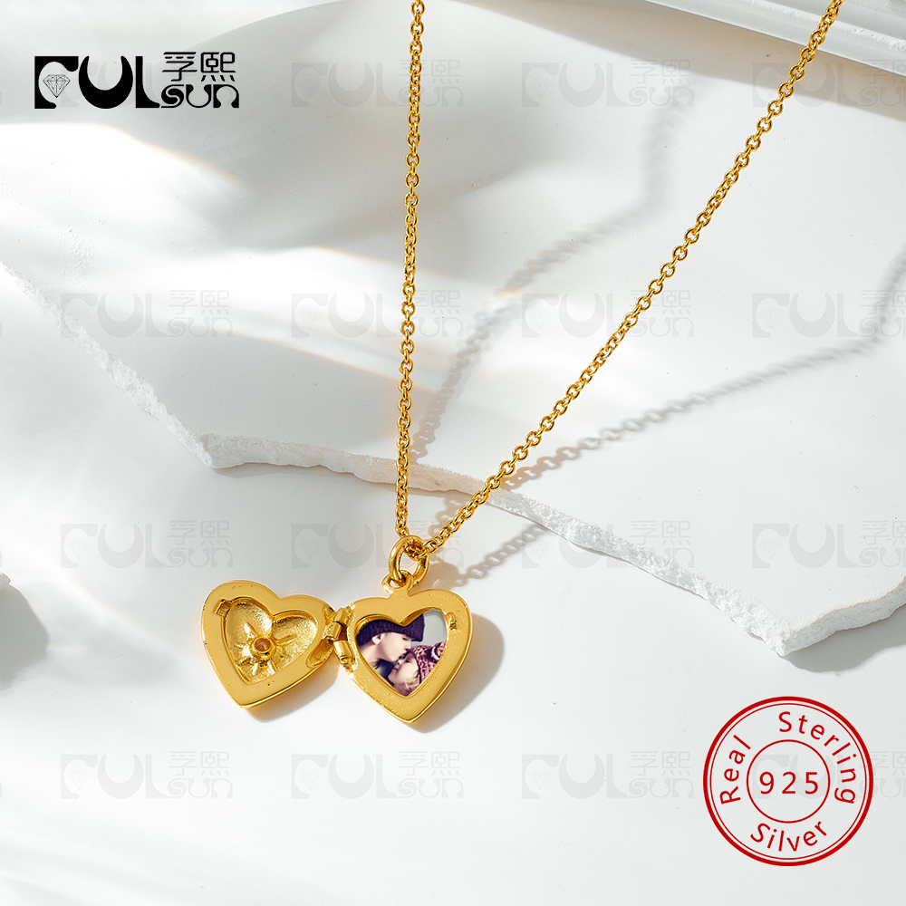 Collana con ciondolo a forma d - Heart Locket Necklace Photo recensione e prezzo