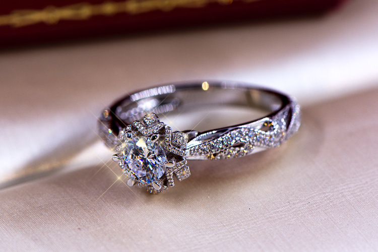 Anello in Argento Sterling S92 - Moissanite Engagement Ring 1 Carat recensione e prezzo