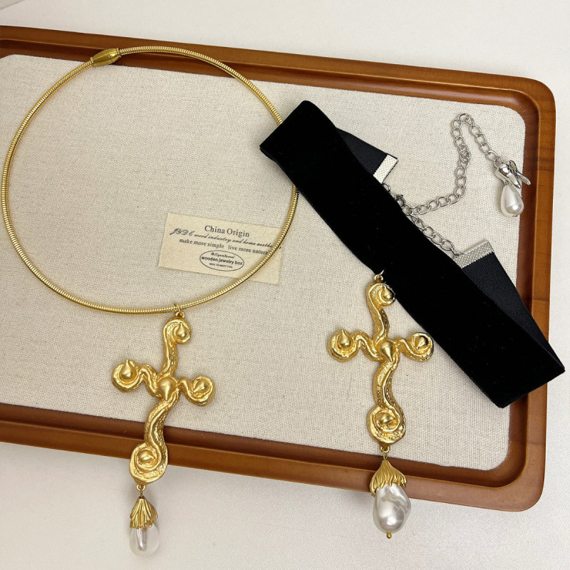 Collana con ciondolo croce di  - Pearl Choker Necklace Vintage recensione e prezzo