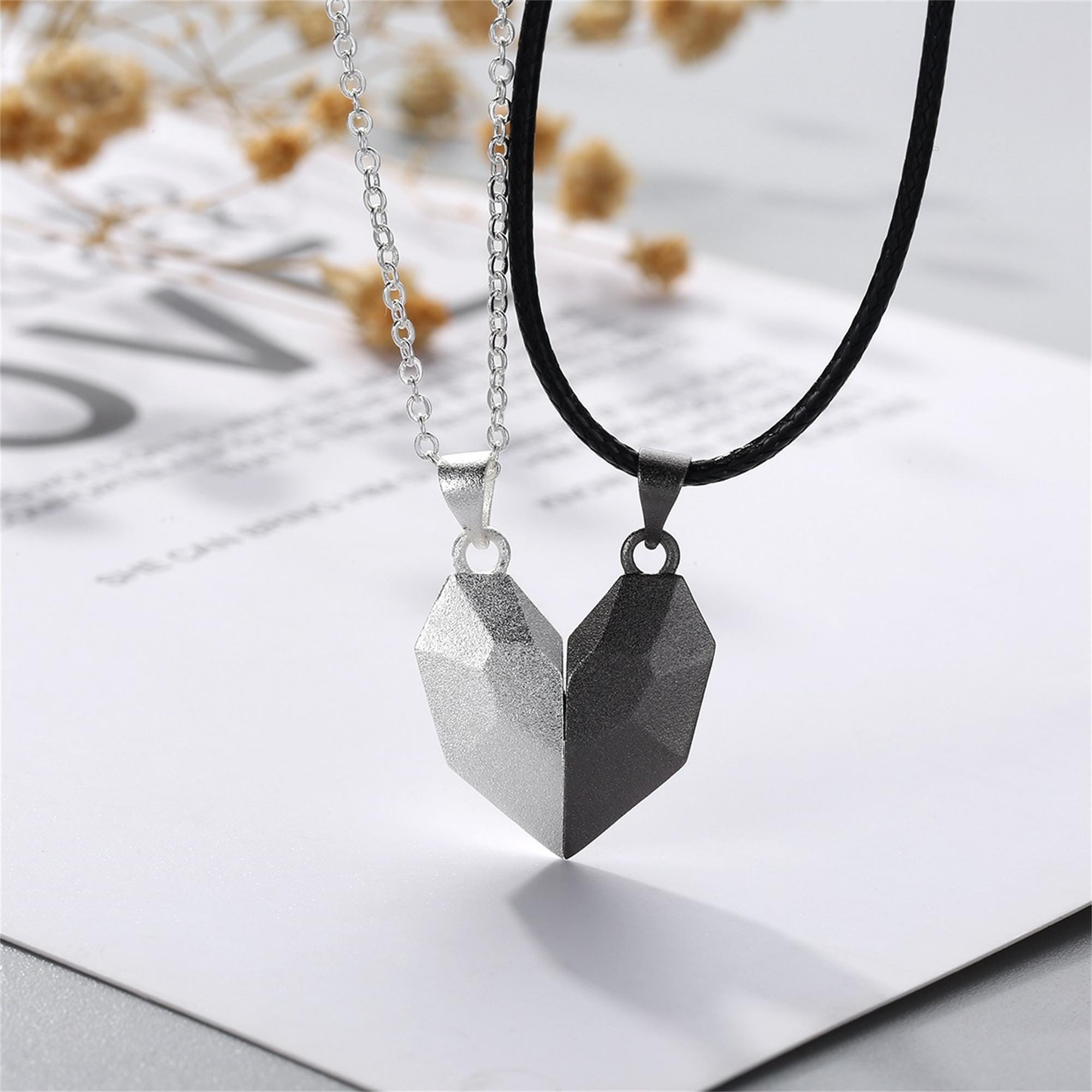 Set di collane magnetiche a fo - Magnetic Couple Matching Necklaces recensione e prezzo
