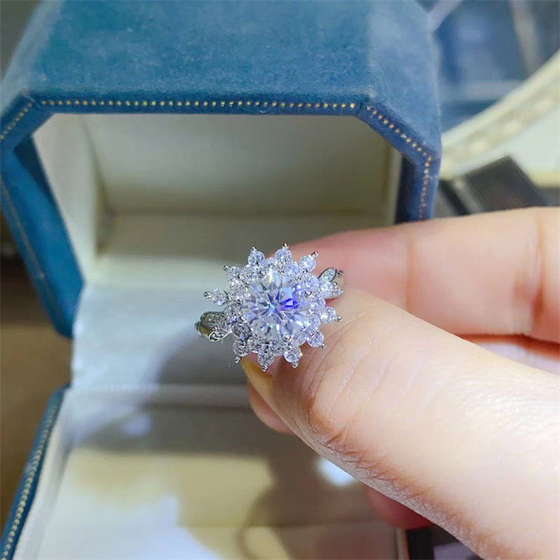 Anello di Lusso in Platino PT9 - Moissanite Engagement Ring 1 Carat recensione e prezzo