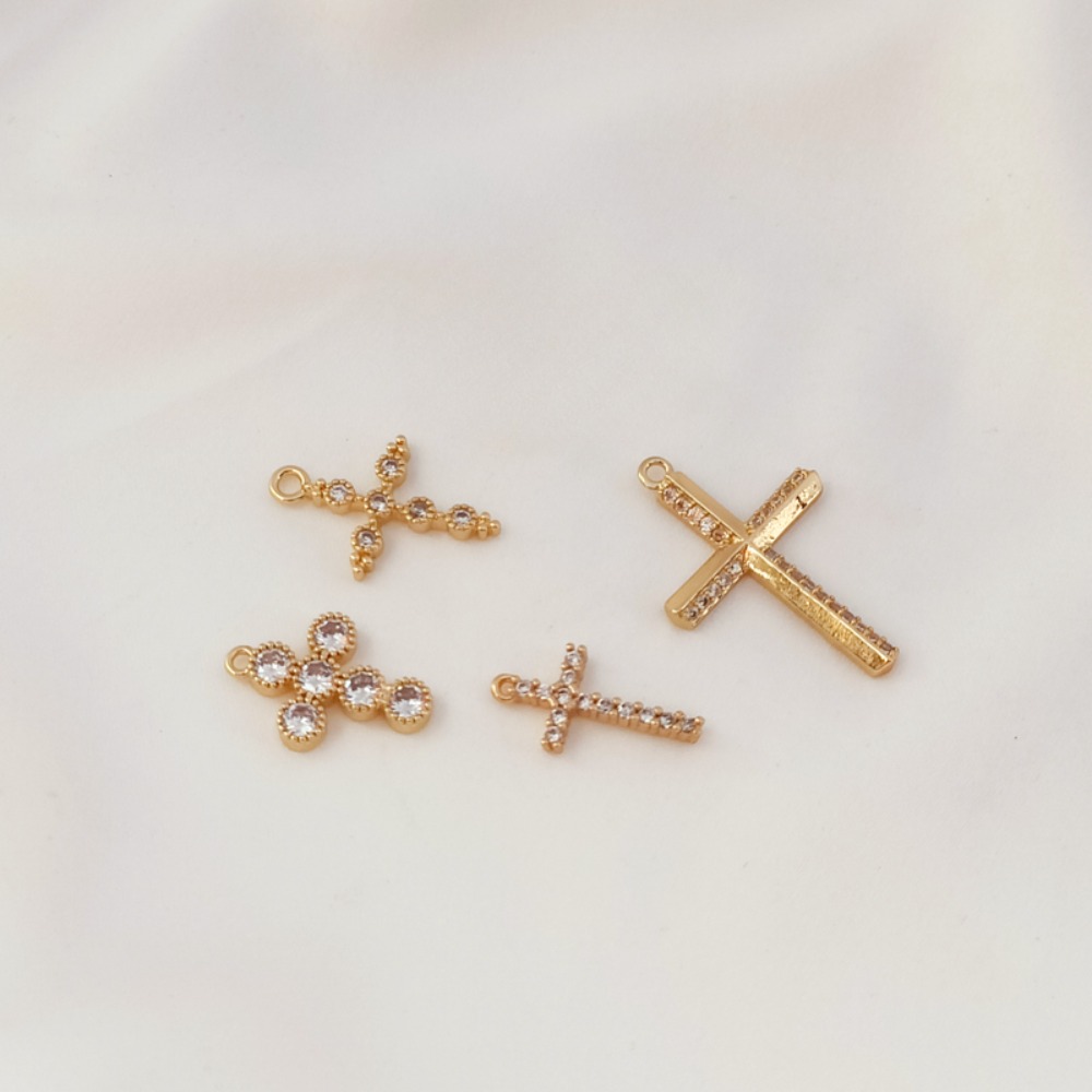 Bracciale con ciondolo croce c - Cross Pendant Necklace Gold recensione e prezzo