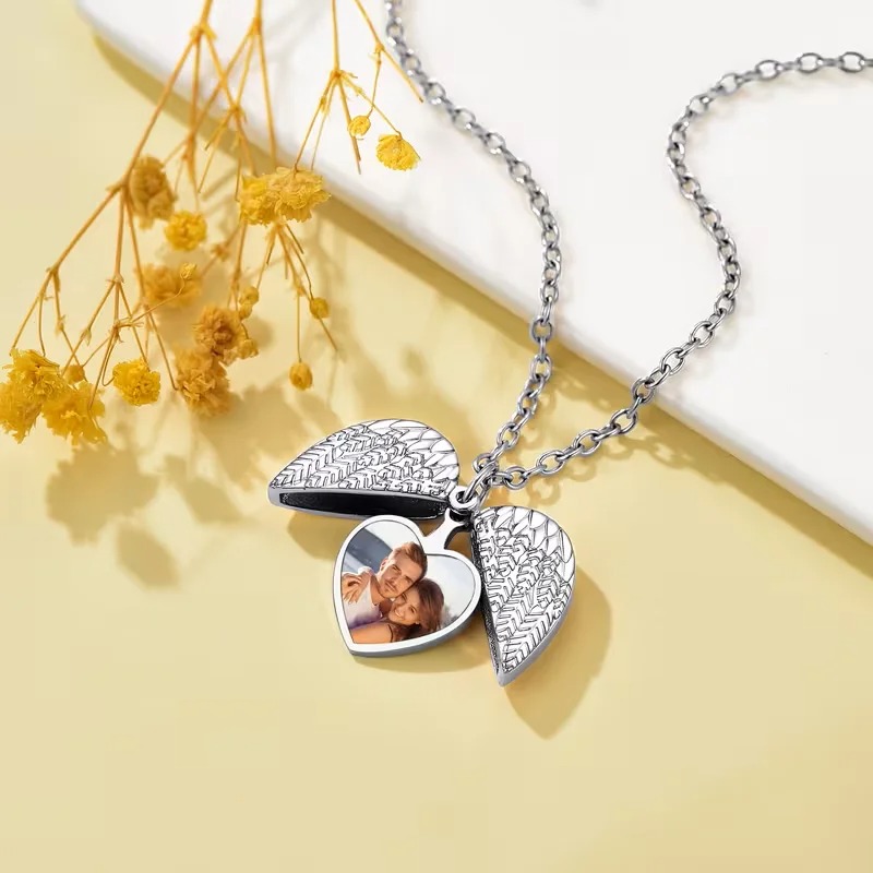 Collana con medaglione a forma - Heart Locket Necklace Photo recensione e prezzo