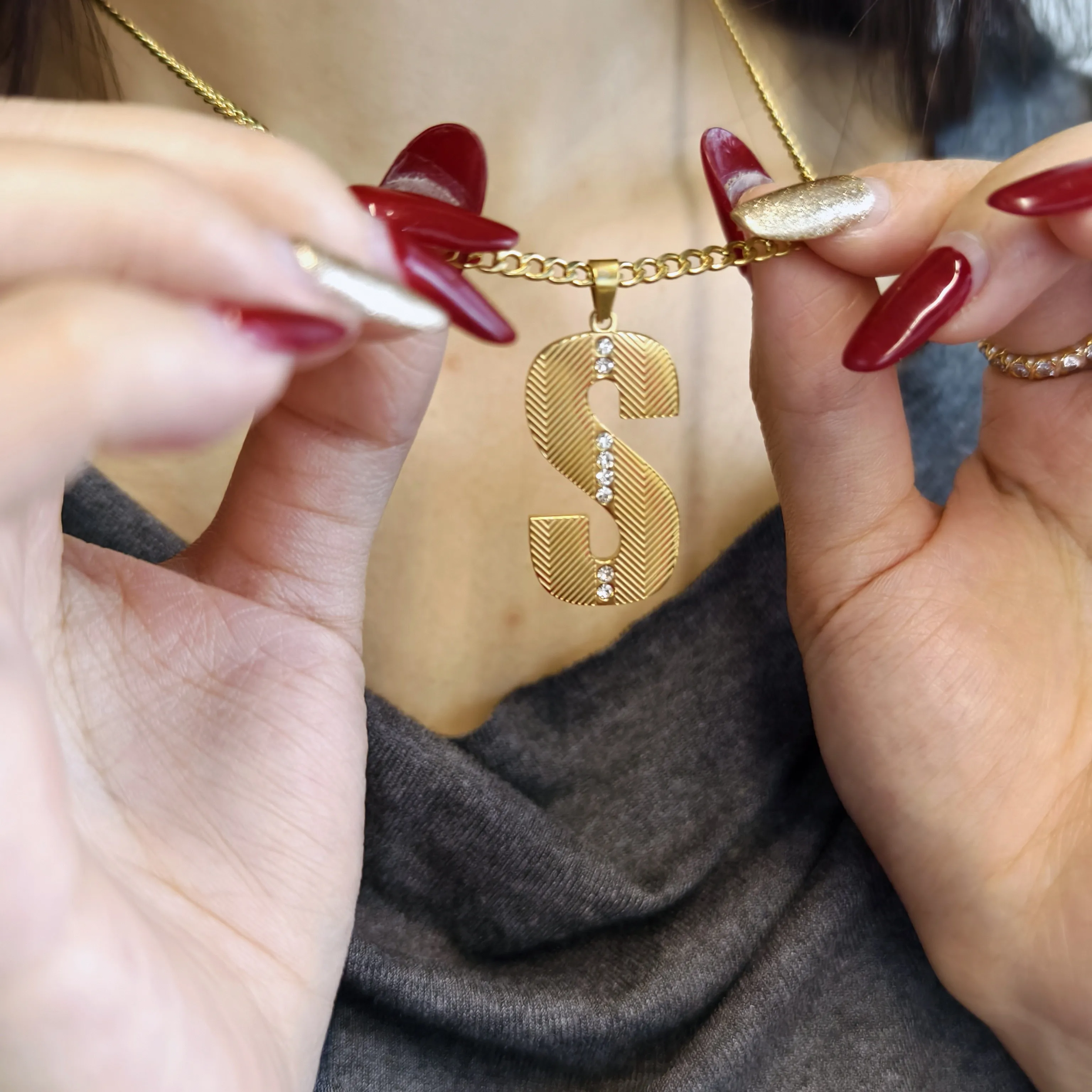 Collana Minimalista con Inizia - Initial Letter Necklace 18K Gold recensione e prezzo